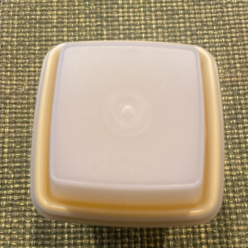 Vintage Tupperware Pickle Keeper-*missing insert* - Picture 2 of 7